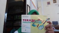 Image of Teras Dengan Peralatan Sederhana
